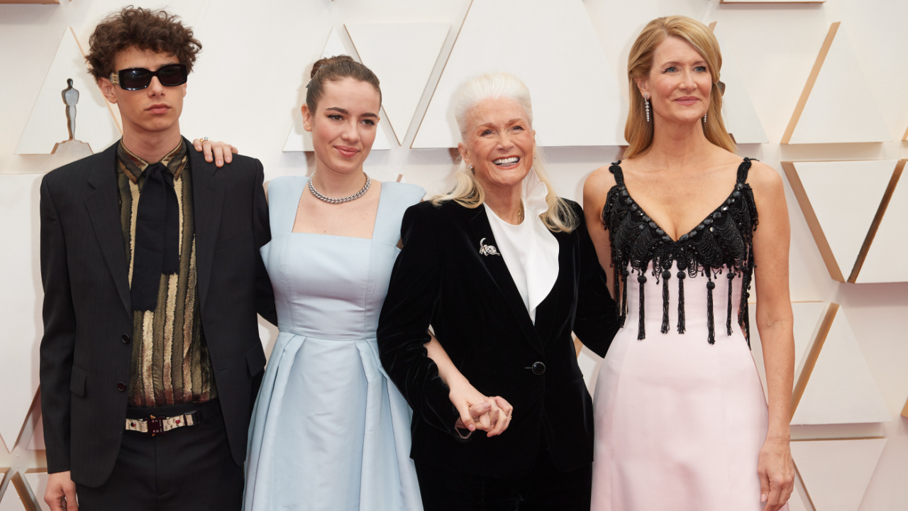 (L to R) Ellery Harper, Jaya Harper, Diane Ladd, and Oscar® nominee, Laura Dern arrive on the red carpet of The 92nd Oscars® at the Dolby® Theatre in Hollywood, CA on Sunday, February 9, 2020. Credit/Provider: Nick Agro / ©A.M.P.A.S. Copyright: ©A.M.P.A.S.