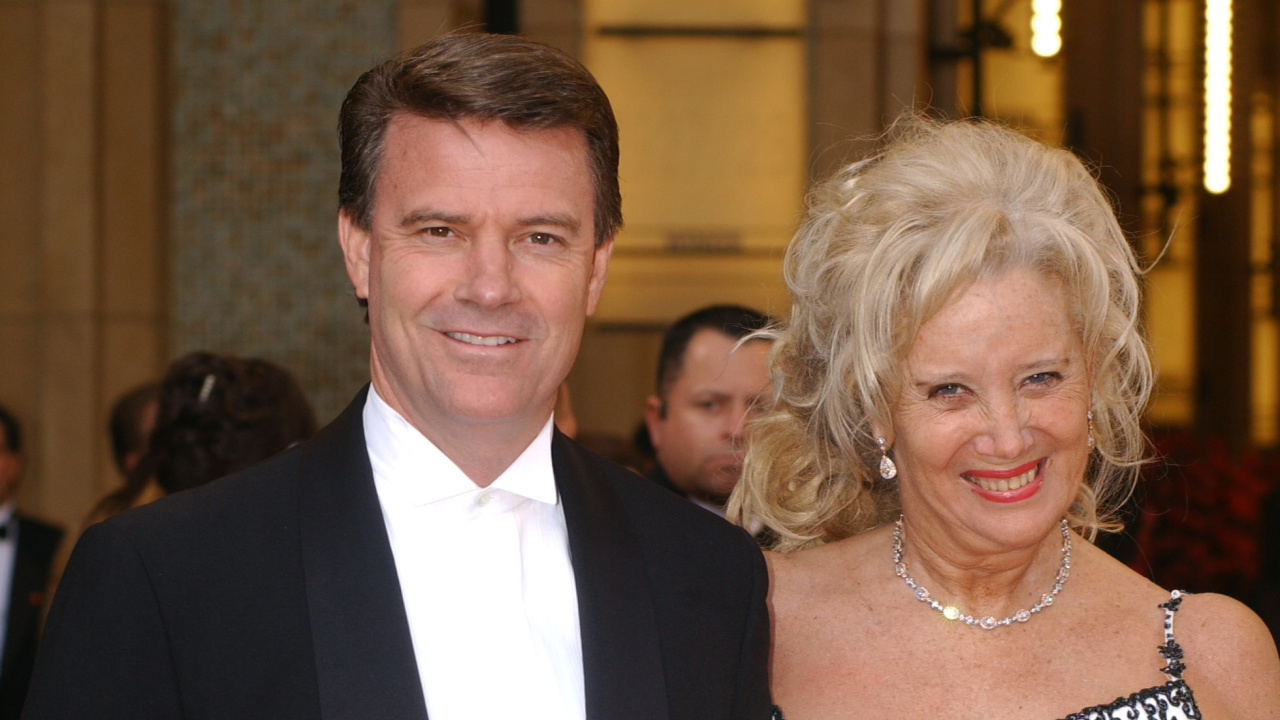 (L to R) Actress Sally Kirkland and her guest arrive at the 76th Annual Academy Awards at the Kodak Theatre in Hollywood, CA on Sunday, February 29, 2004. HO/AMPAS.
