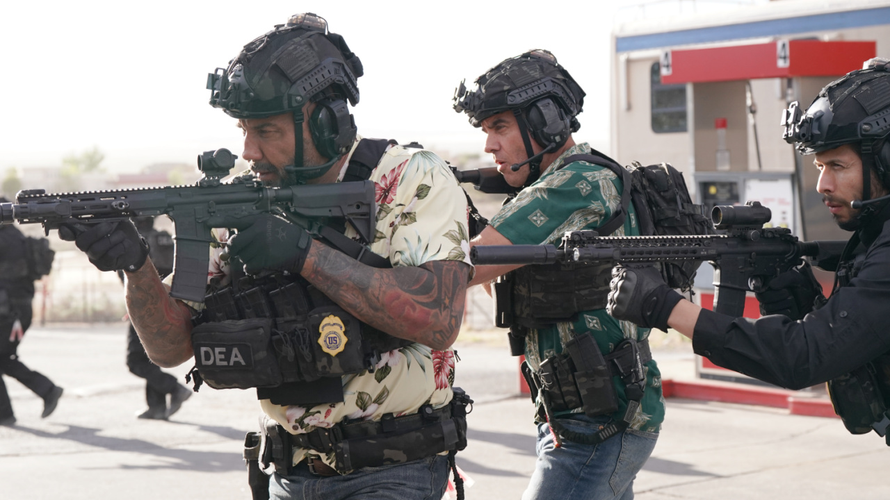 (L to R) Dave Bautista and Bobby Cannavale in 'Trap House'. Photo: Courtesy of AURA Entertainment.