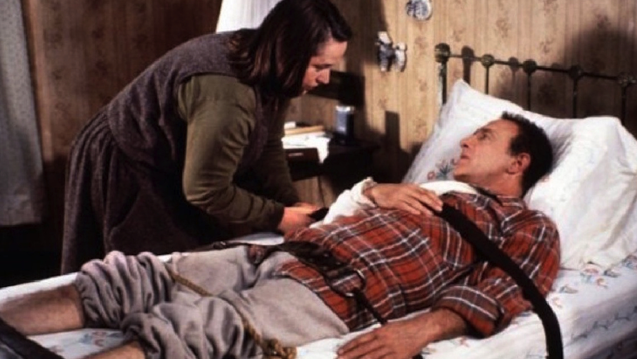 (L to R) Kathy Bates as Annie Wilkes and James Caan as Paul Sheldon in director Rob Reiner's 'Misery' (1990).