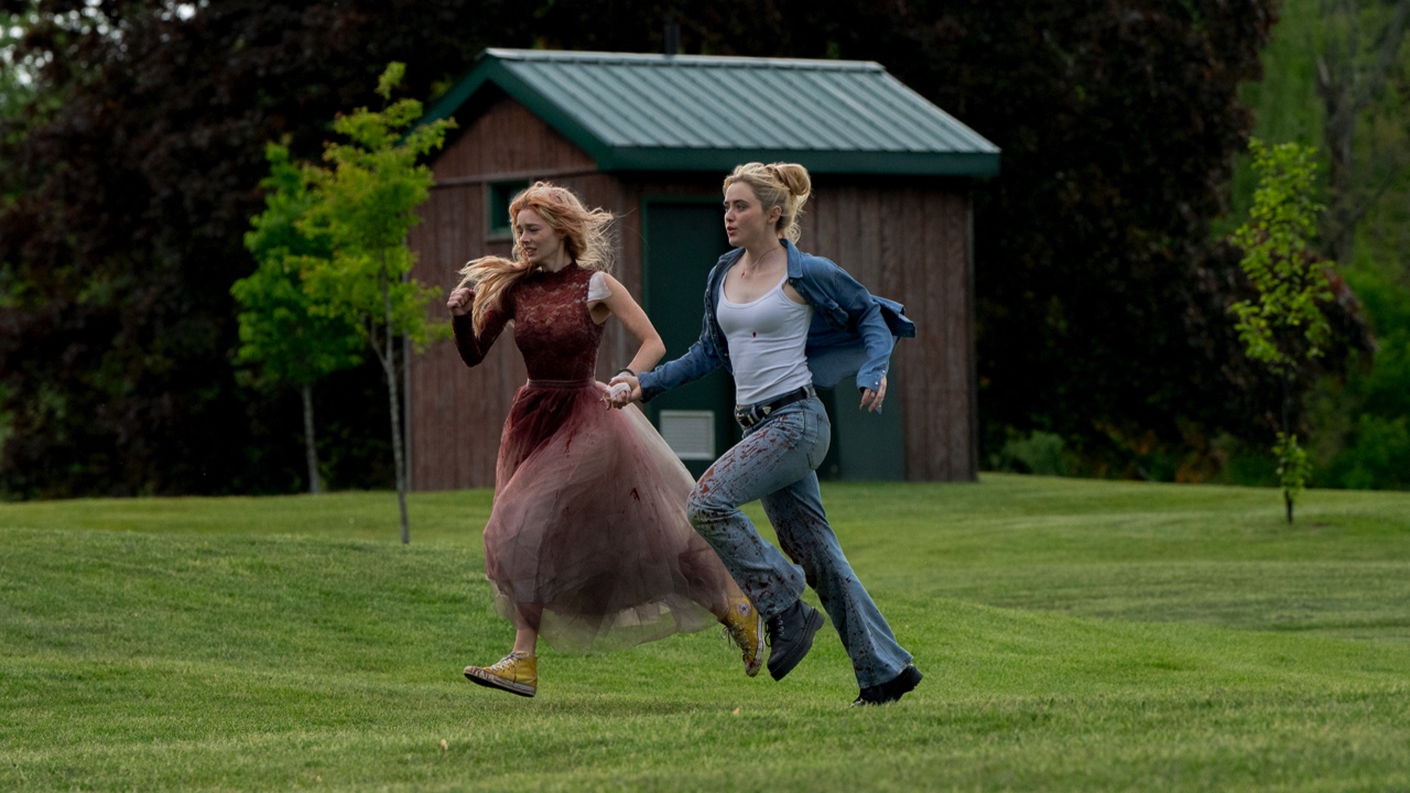 (L to R): Kathryn Newton and Samara Weaving in 'Ready or Not 2: Here I Come.' Photo: Searchlight Pictures/Pief Weyman, Courtesy of Searchlight Pictures. © 2025 Searchlight Pictures. All Rights Reserved.