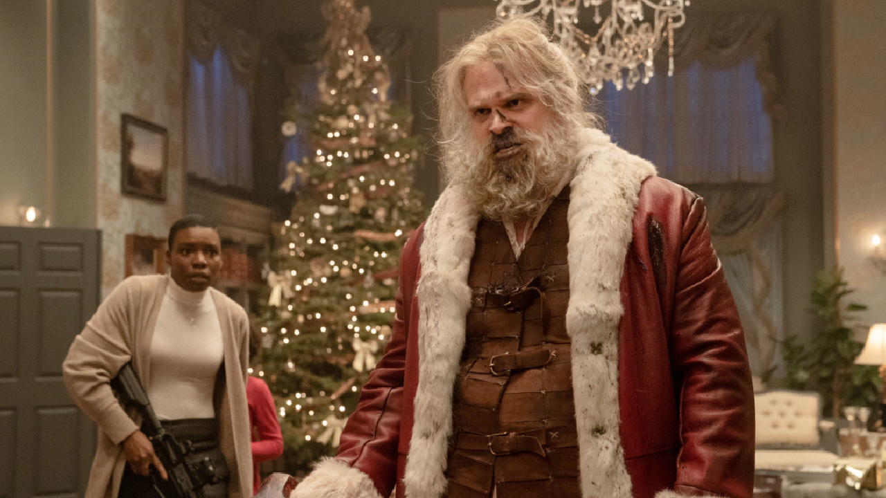 (L to R) Alexis Louder, and David Harbour in 'Violent Night.' © Universal Studios.