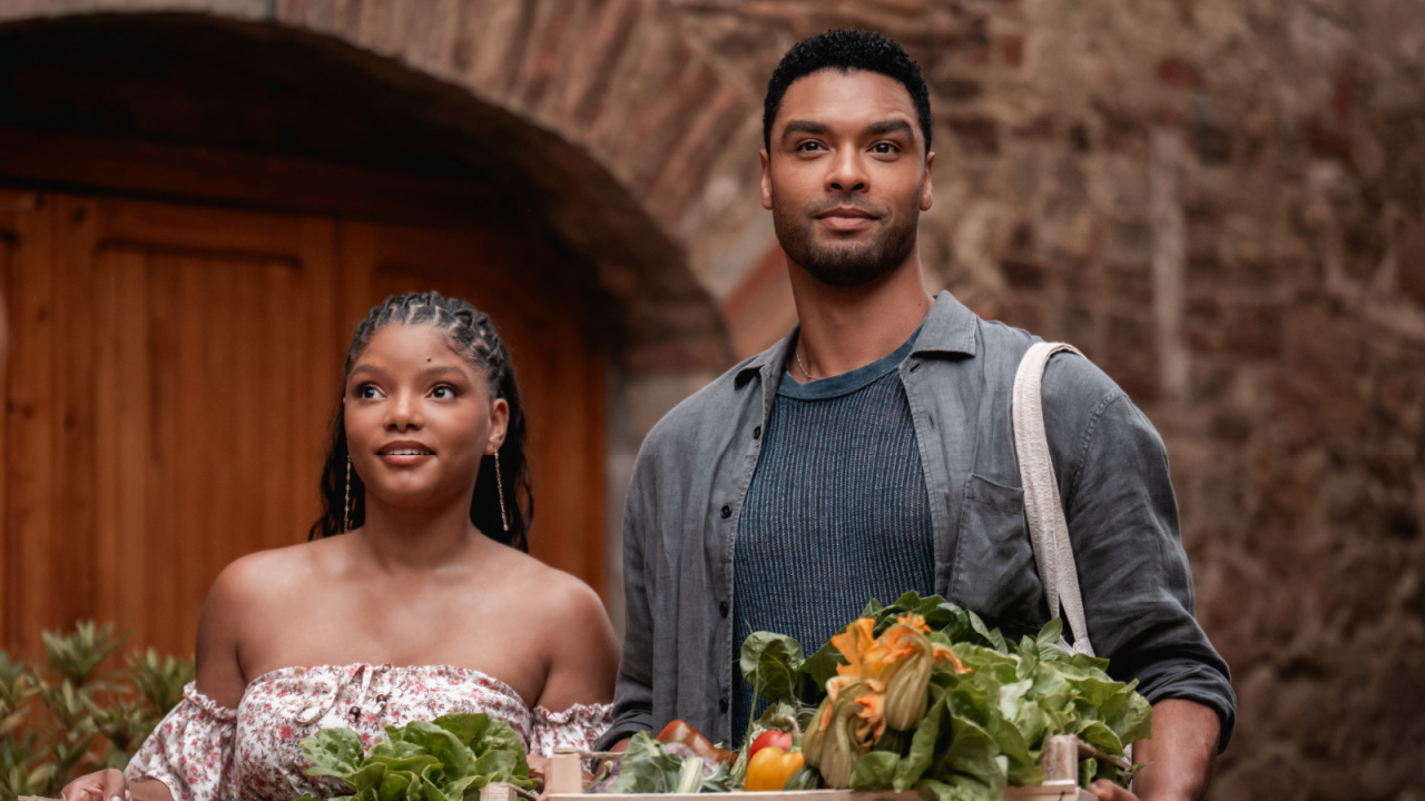 (L to R) Anna (Halle Bailey) and Michael (Regé-Jean Page) in 'You, Me & Tuscany', directed by Kat Coiro. Photo: Giulia Parmigiani/Universal Pictures.