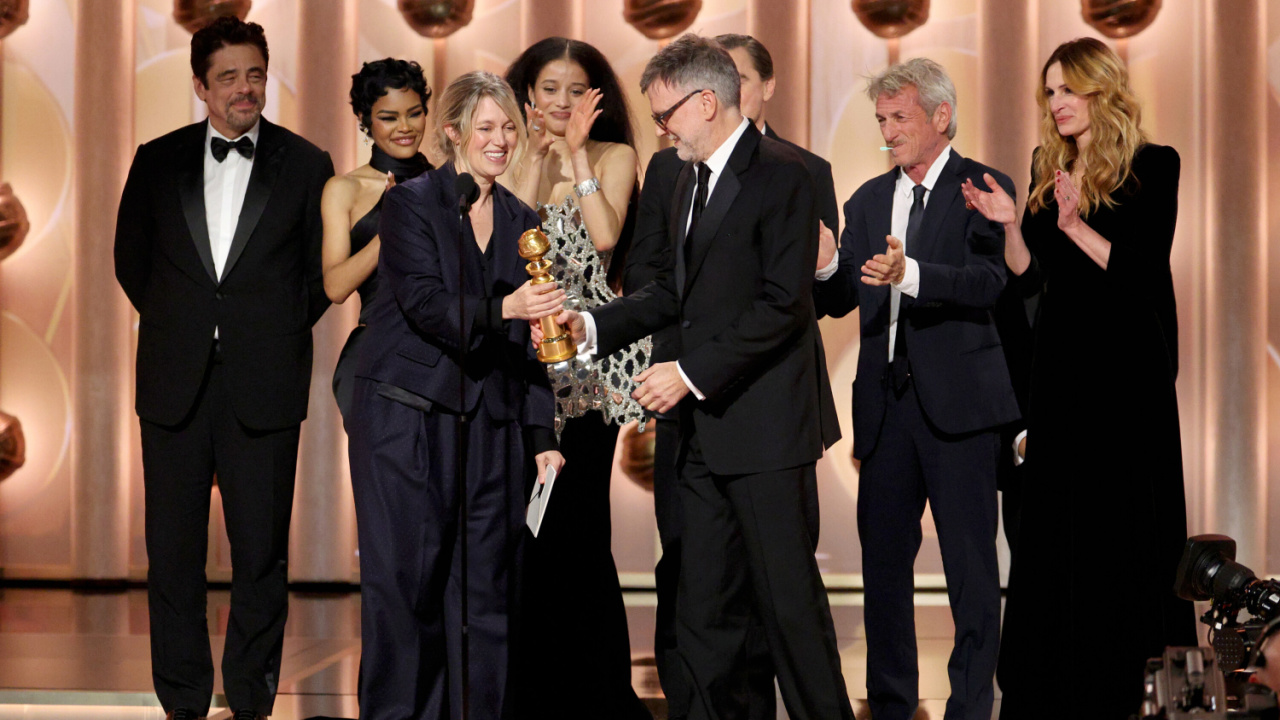 (L to R) Benicio del Toro, Teyana Taylor, Sara Murphy, Chase Infiniti, Paul Thomas Anderson, Leonardo DiCaprio and Sean Penn accept the Best Motion Picture ñ Musical or Comedy Award for 'One Battle After Another' from Julia Roberts onstage during the 83rd Annual Golden Globes®, airing live from the Beverly Hilton in Beverly Hills, California on Sunday, January 11, 2026 at 8 PM ET/5 PM PT, on CBS and streaming on Paramount+. Photo: Kevork Djansezian/CBS ©2026 CBS Broadcasting, Inc. All Rights Reserved.
