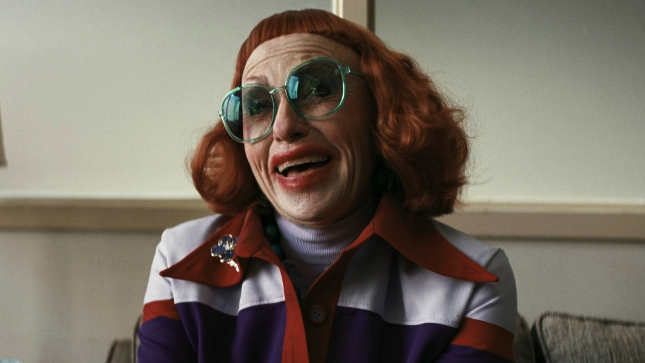 Amy Madigan as Gladys in New Line Cinema’s 'Weapons,' a Warner Bros. Pictures release. Photo Credit: Quantrell Colbert. Copyright: © 2025 Warner Bros. Entertainment Inc. All Rights Reserved.