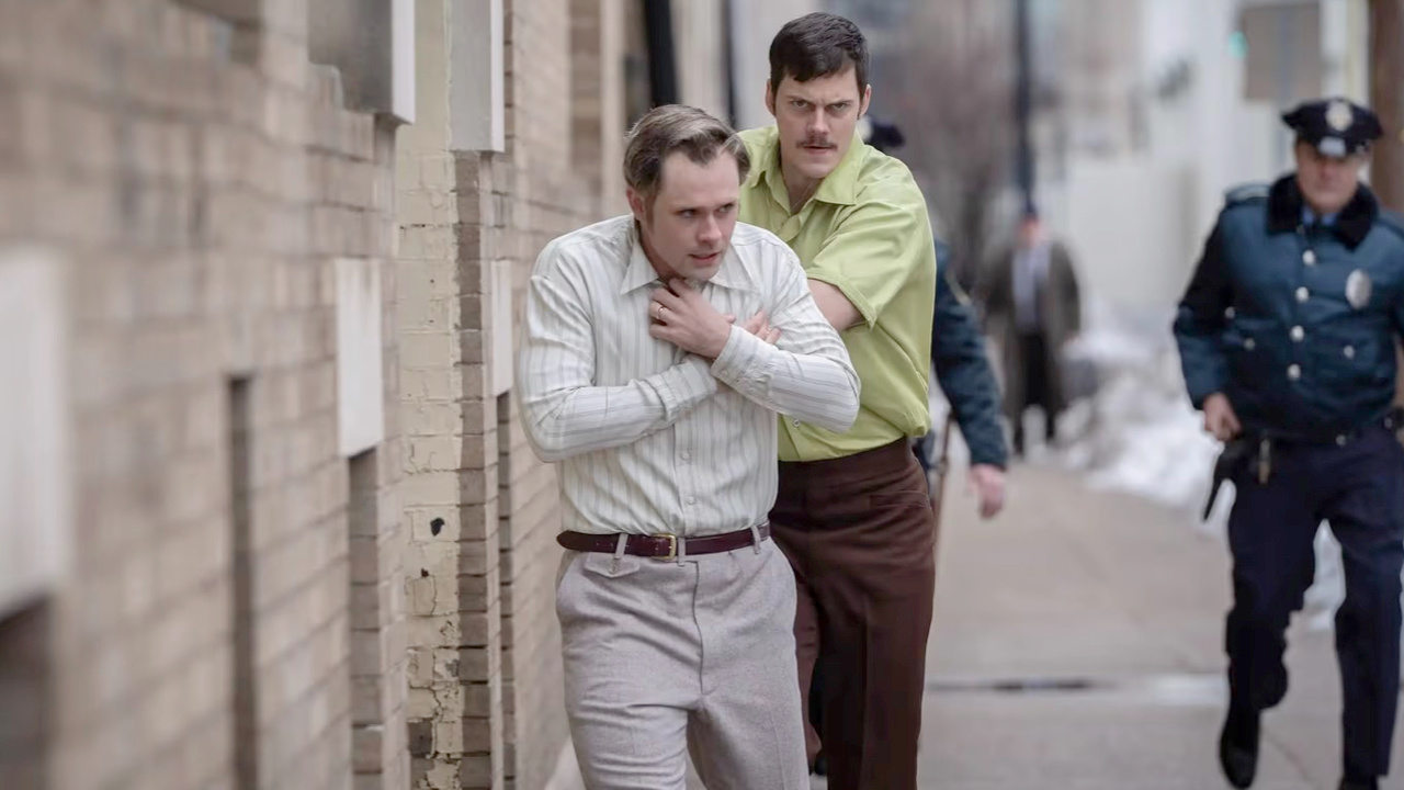 (L to R) Dacre Montgomery and Bill Skarsgard in 'Dead Man's Wire.' Photo: Row K Entertainment.