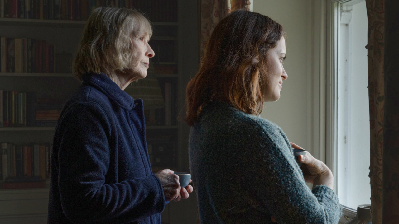 (L to R) Lindsay Duncan and Claire Foy in 'H Is for Hawk'. Photo: Courtesy of Roadside Attractions.