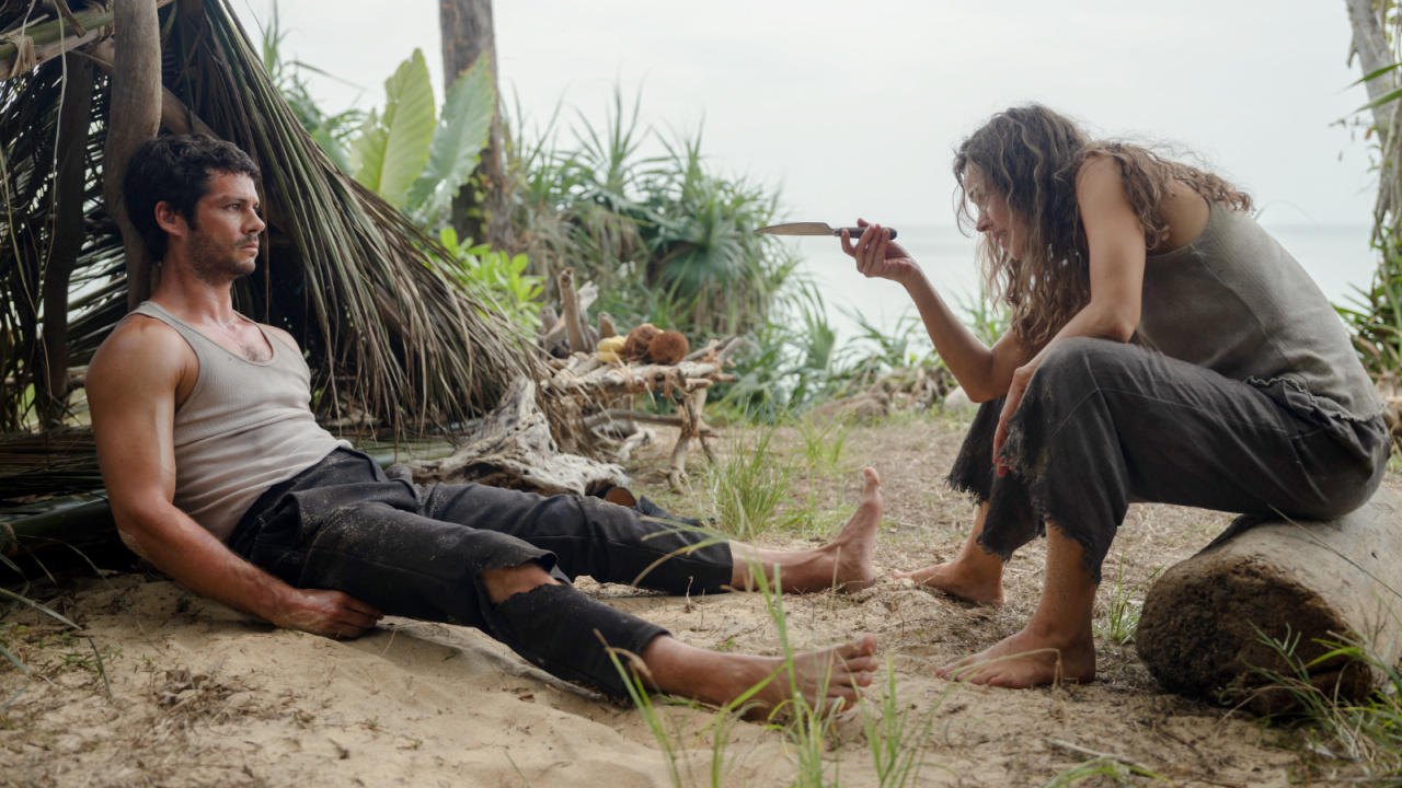(L to R) Dylan O'Brien as Bradley Preston and Rachel McAdams as Linda Liddle in 20th Century Studios' 'Send Help'. Photo by Brook Rushton. © 2025 20th Century Studios. All Rights Reserved.
