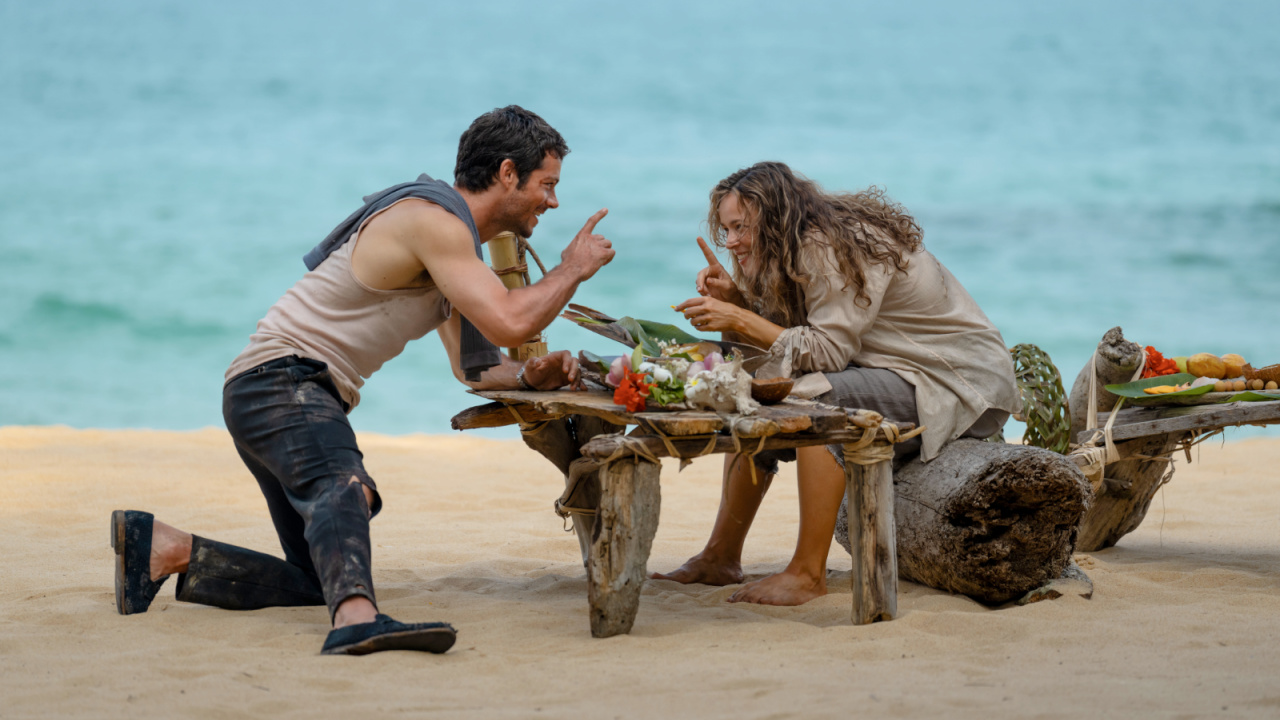 (L to R) Dylan O'brien as Bradley Preston and Rachal McAdams as Linda Liddle in 20th Century Studios' 'Send Help'. Photo by Brook Rushton. © 2025 20th Century Studios. All Rights Reserved.