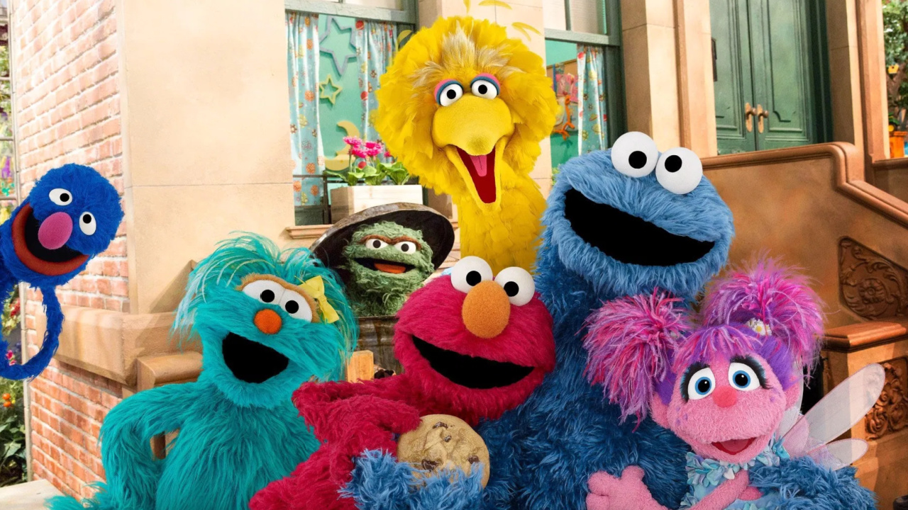 (L to R) Grover, Oscar The Grouch, Big Bird, Elmo, and Cookie Monster in 'Sesame Street'. Photo: Netflix.