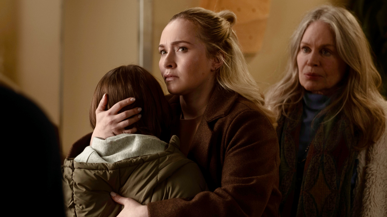 (L to R) Hayden Panettiere and Beverly D'Angelo in 'Sleepwalker'. Photo: Brainstorm Media.