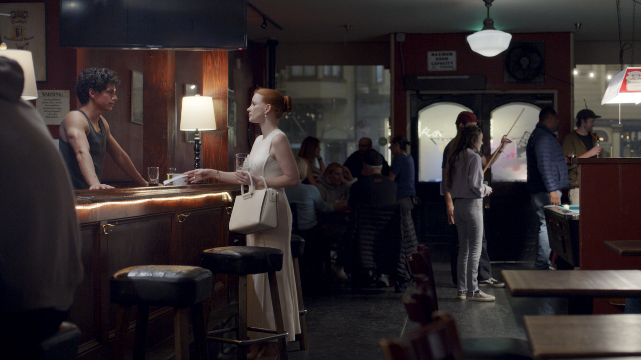 (Слева направо) Исаак Эрнандес и Джессика Честейн играют главные роли в фильме «Мечты». Фото: Гринвич Энтертейнмент.