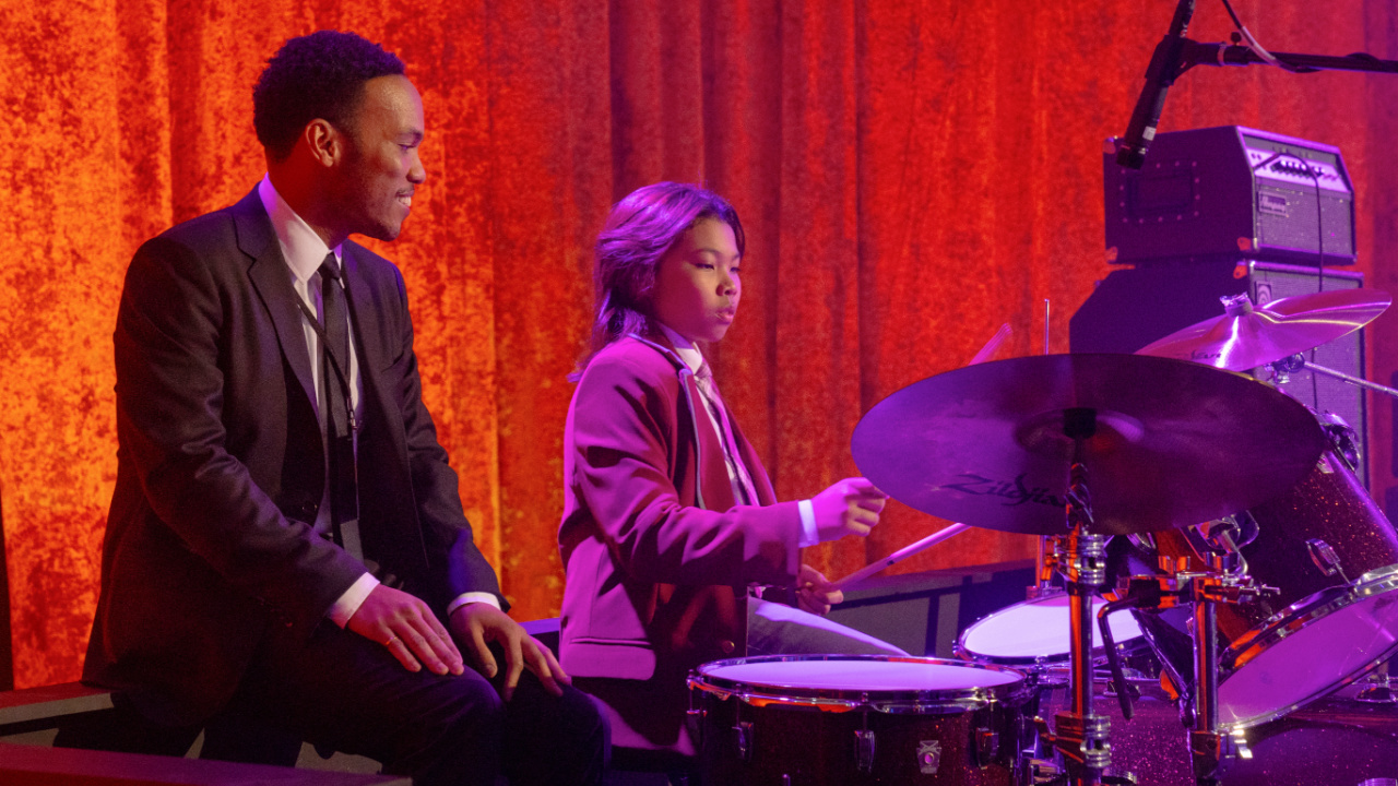 (Слева направо) Андерсон Паак и Соул Рашид в «KPops!» Фото: Аура Энтертейнмент.