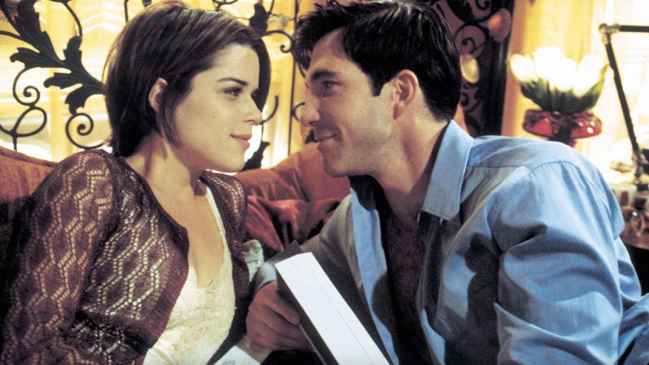 (L to R) Neve Campbell and Dylan McDermott in 'Three to Tango'. Photo: Warner Bros.