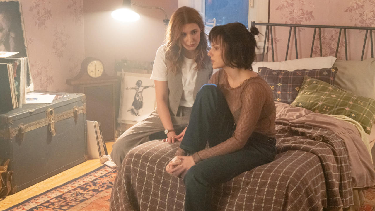 (Слева направо) Софи Нелисс и Дафни Кин в фильме ужасов «Свисток», выпущенном IFC и Shudder. Фотография предоставлена ​​IFC и Shudder.