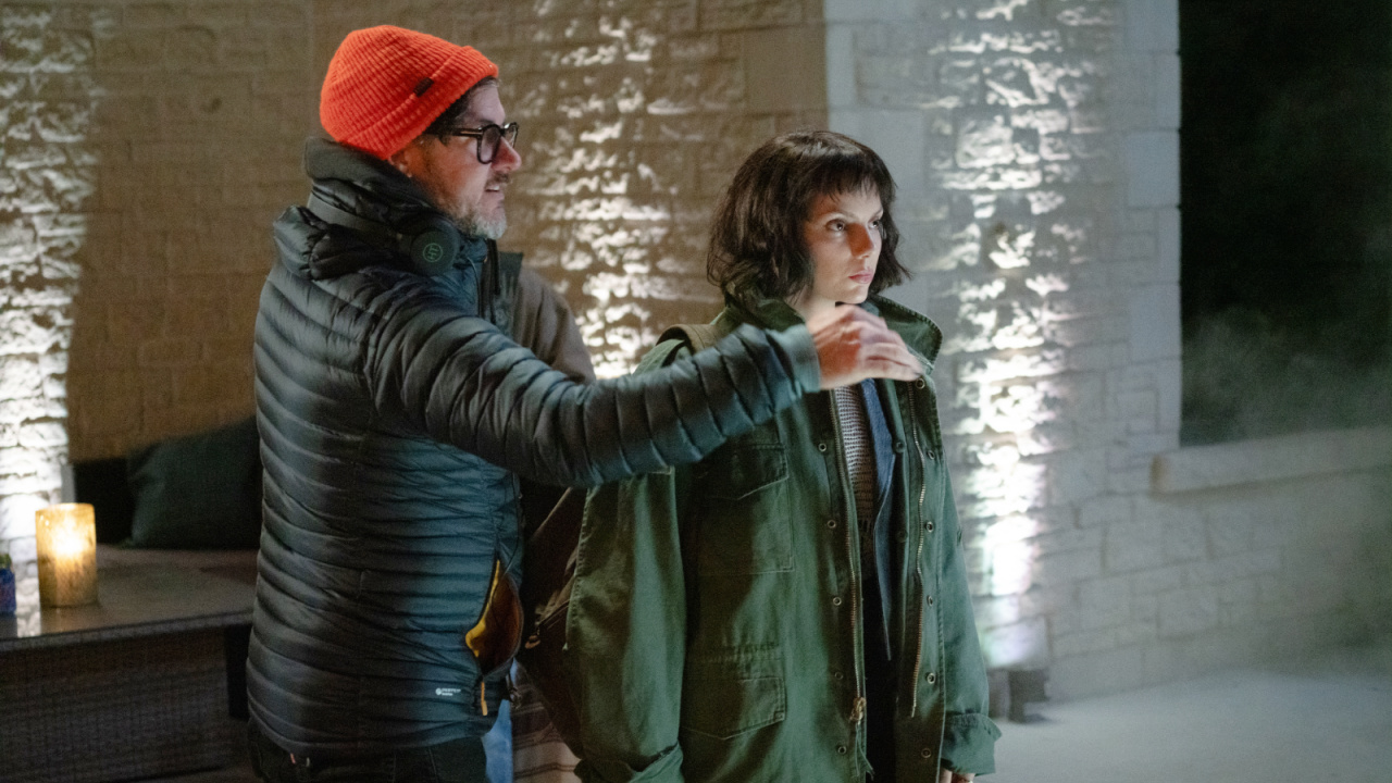 Режиссер Корин Харди и Дафни Кин на съемках фильма 