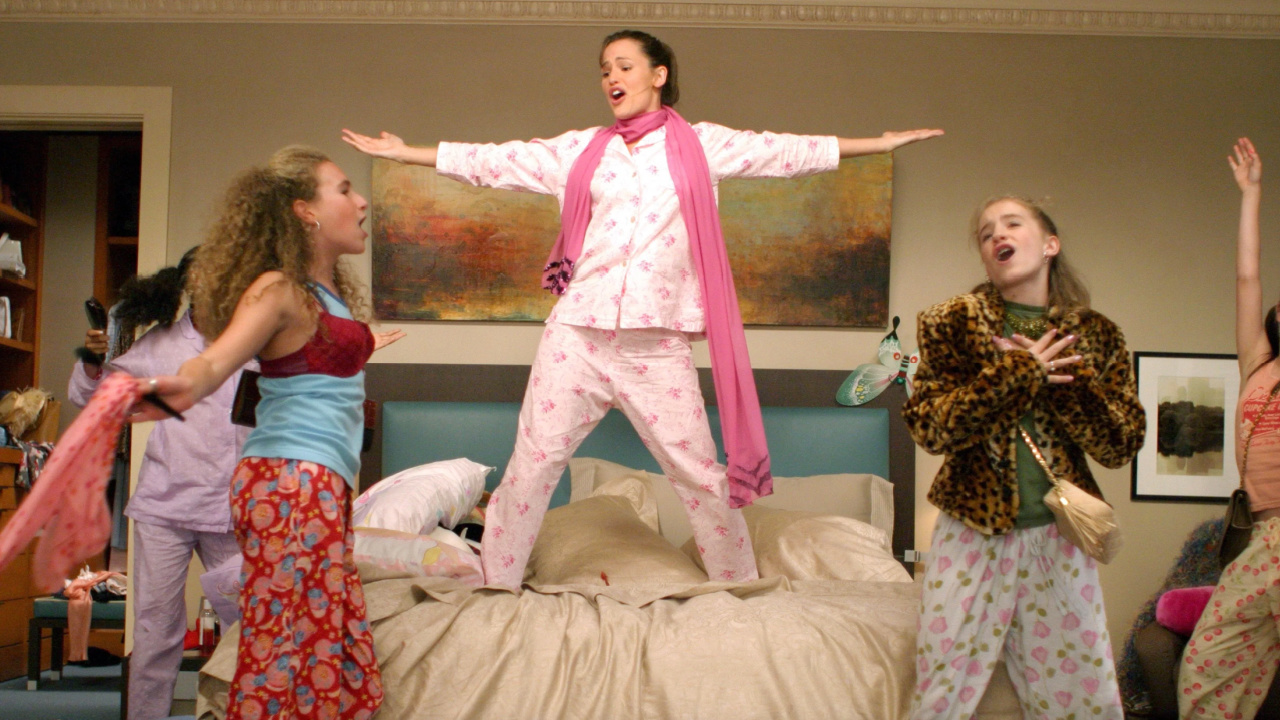 (Center) Jennifer Garner in '13 Going on 30'. Photo: Sony Pictures Releasing.