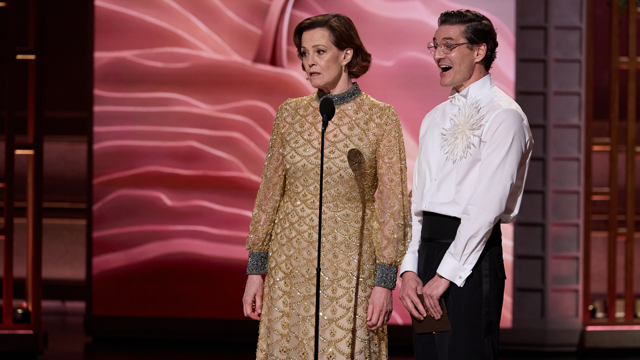 (L to R) Sigourney Weaver and Pedro Pascal onstage during the 98th Oscars® at the Dolby® Theatre at Ovation Hollywood on Sunday, March 15, 2026. Credit/Provider: Trae Patton / The Academy. Copyright: ©A.M.P.A.S.