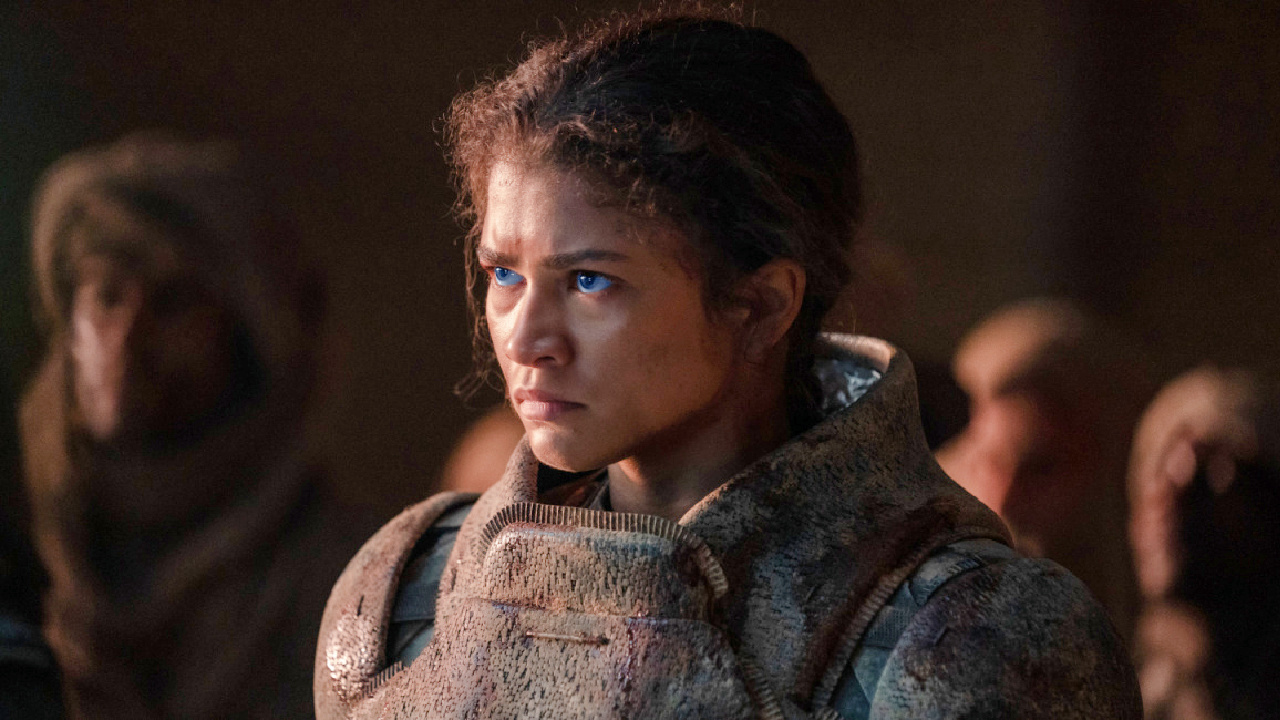 Зендая в роли Чани в приключенческом боевике Warner Bros. Pictures и Legendary Pictures «Дюна: Часть вторая», выпущенном Warner Bros. Pictures. Фото предоставлено: Нико Тавернизе. Авторские права: © Warner Bros. Entertainment Inc., 2024. Все права защищены.