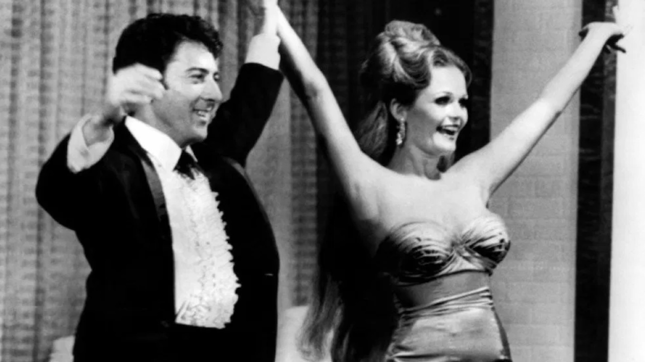 (L to R) Dustin Hoffman and Valerie Perrine in 'Lenny'. Photo: United Artists.