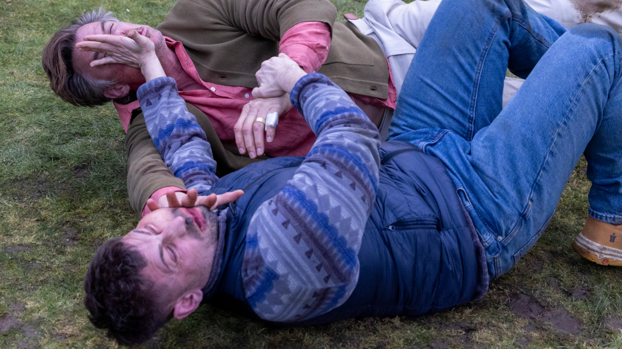 (Сверху вниз) Джош Дюамель в роли Алана и Майкл Соча в роли Брайана в комедийном семейном фильме «Дошкольный». Фотография предоставлена ​​Republic Pictures (лейбл Paramount Pictures).