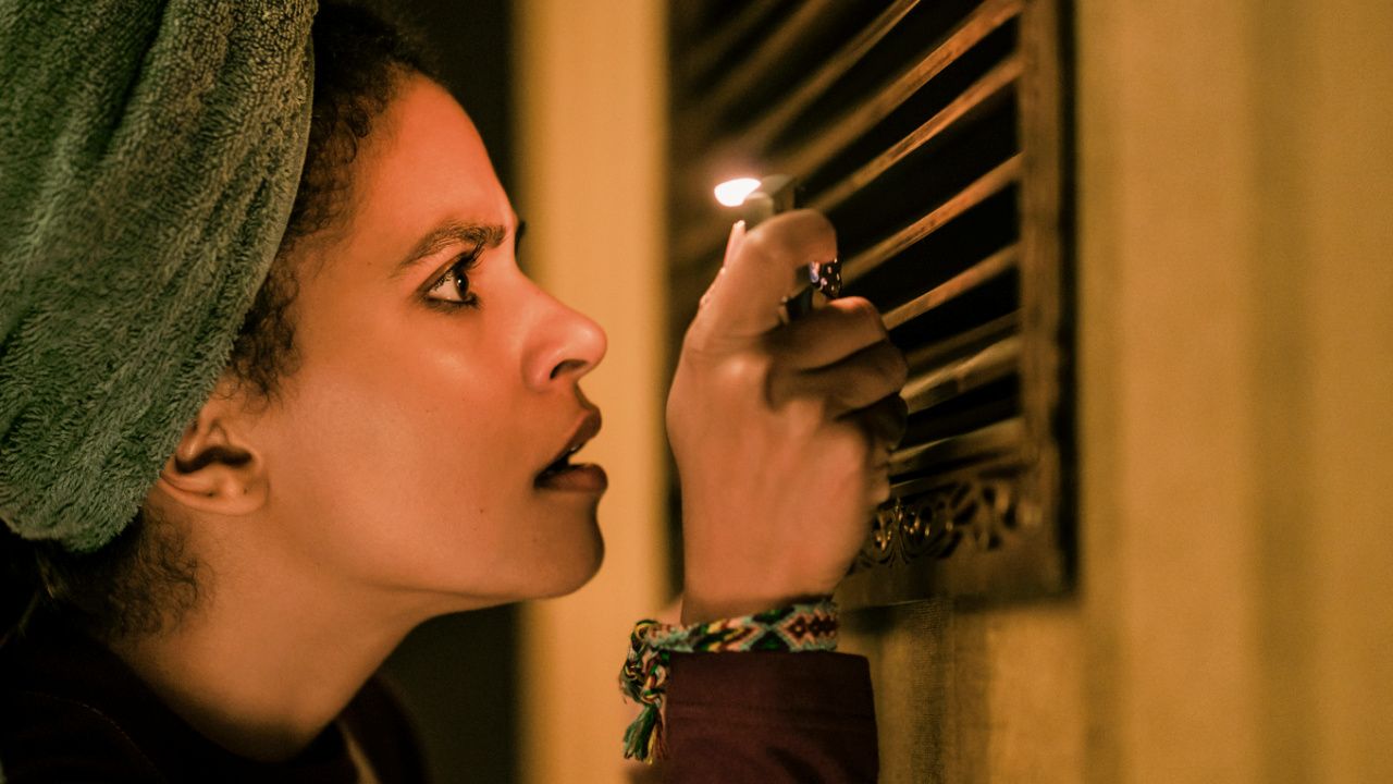 Зази Битц в роли Азии в фильме New Line Cinema/Nocturna «Они убьют тебя», выпущенном Warner Bros. Pictures. Фото предоставлено: Фото Грэма Бартоломью. Авторские права: © 2026 Warner Bros.Ent. Все права защищены.