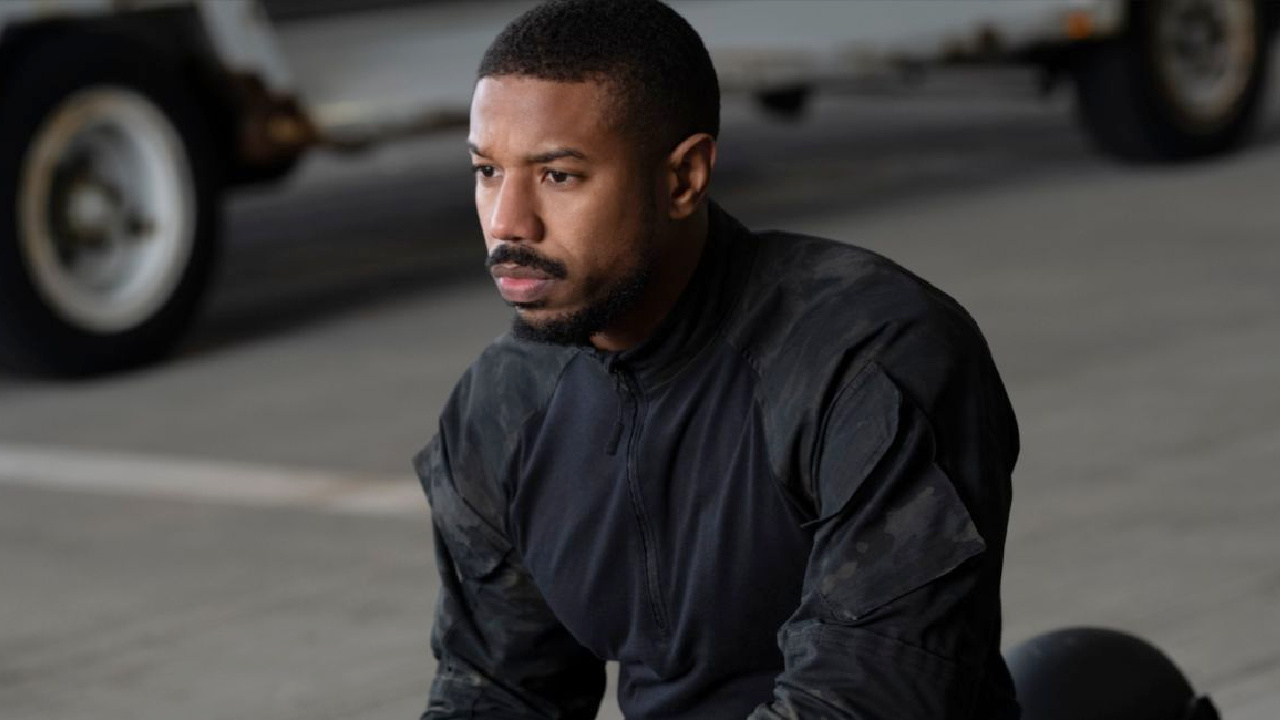 Майкл Б. Джордан в роли Джона Келли в фильме Prime Video «Без раскаяния». Фото: Амазонка.