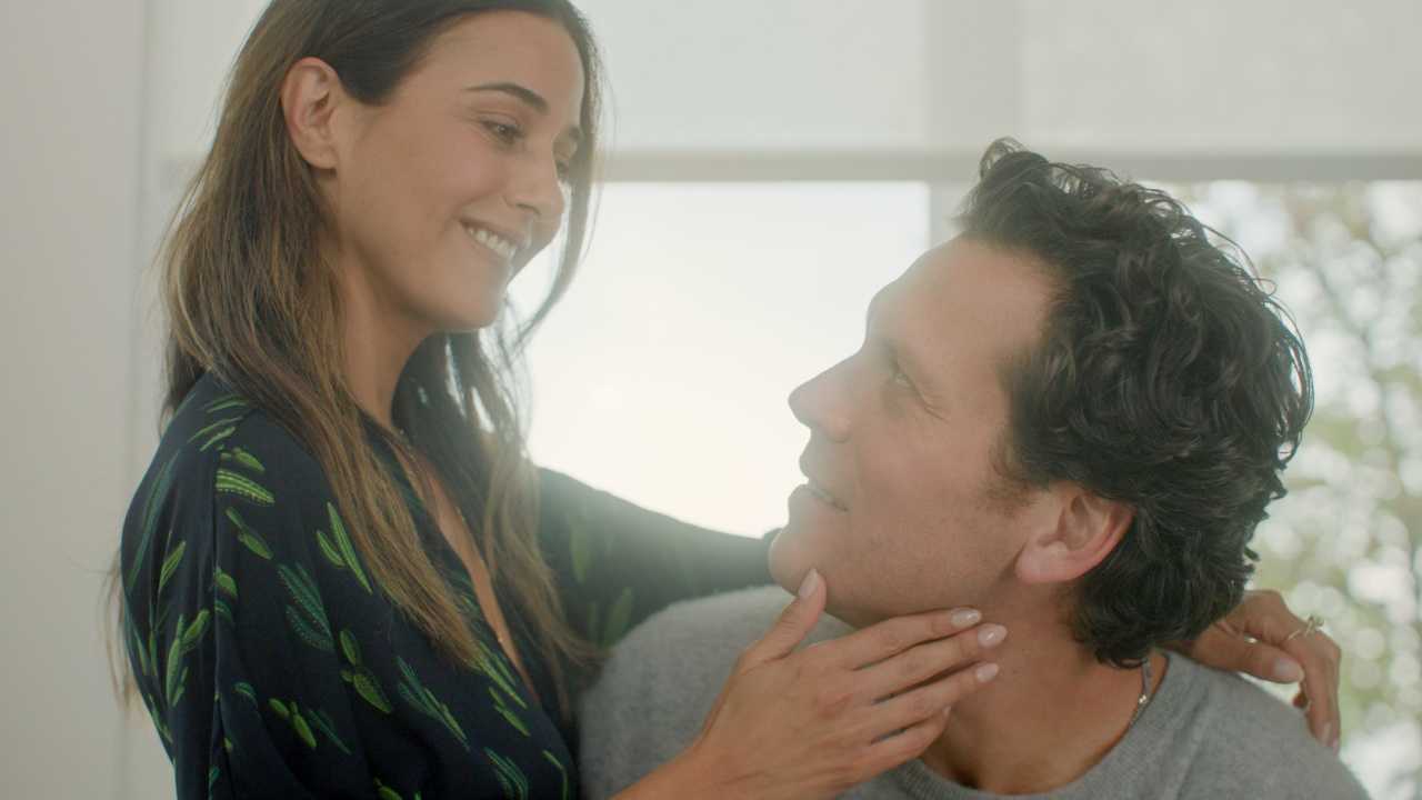 ‘A Love Like This’ Interview: Emmanuelle Chriqui and Hayes MacArthur