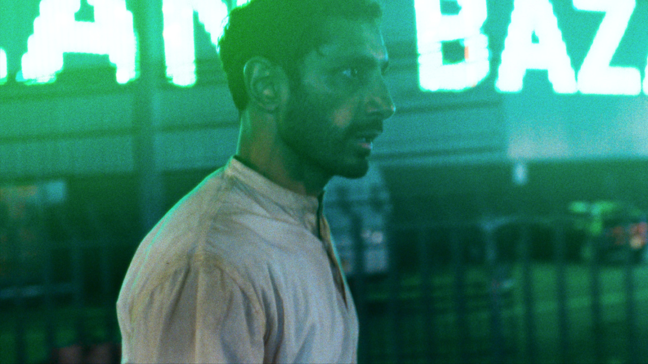 Риз Ахмед играет главную роль в «Гамлете». Фото: Особенности фокусировки.