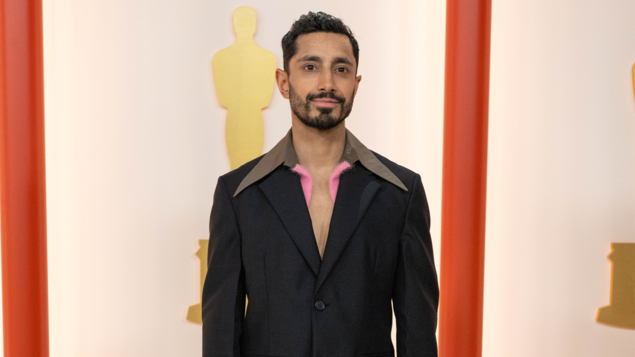 Риз Ахмед прибывает на красную дорожку 95-й церемонии вручения премии «Оскар»® в театре Dolby® в Ovation Hollywood в воскресенье, 12 марта 2023 г. Автор/поставщик: Кюсон Гонг / ©AMPAS Авторские права: ©AMPAS