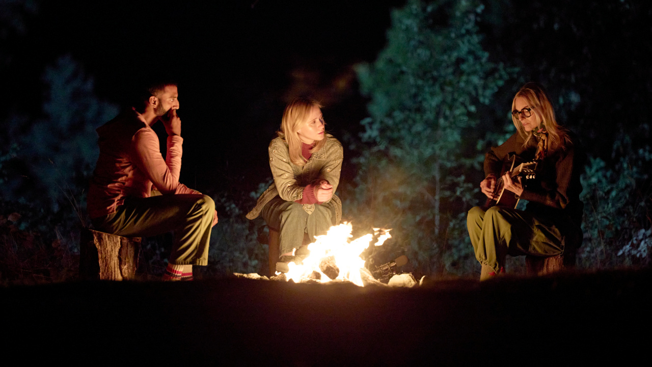 (L to R) Avi Nash, Maria Bakalova, and Amiee Mann in 'O Horizon'. Photo: Variance Films.