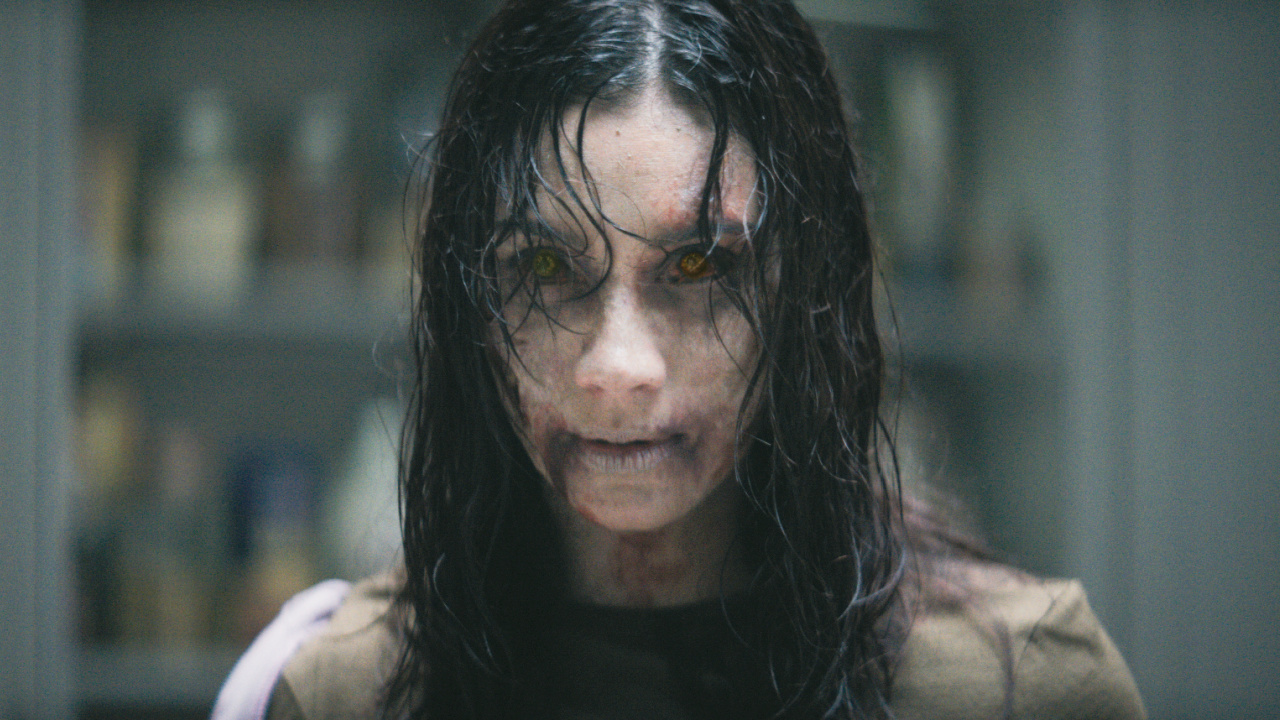 Luciane Buchanan as Thya in New Line Cinema’s 'Evil Dead Burn', a Warner Bros. Pictures release. Photo Credit: Photo Courtesy Warner Bros. Pictures. Copyright: © 2026 Warner Bros. Ent. All Rights Reserved.